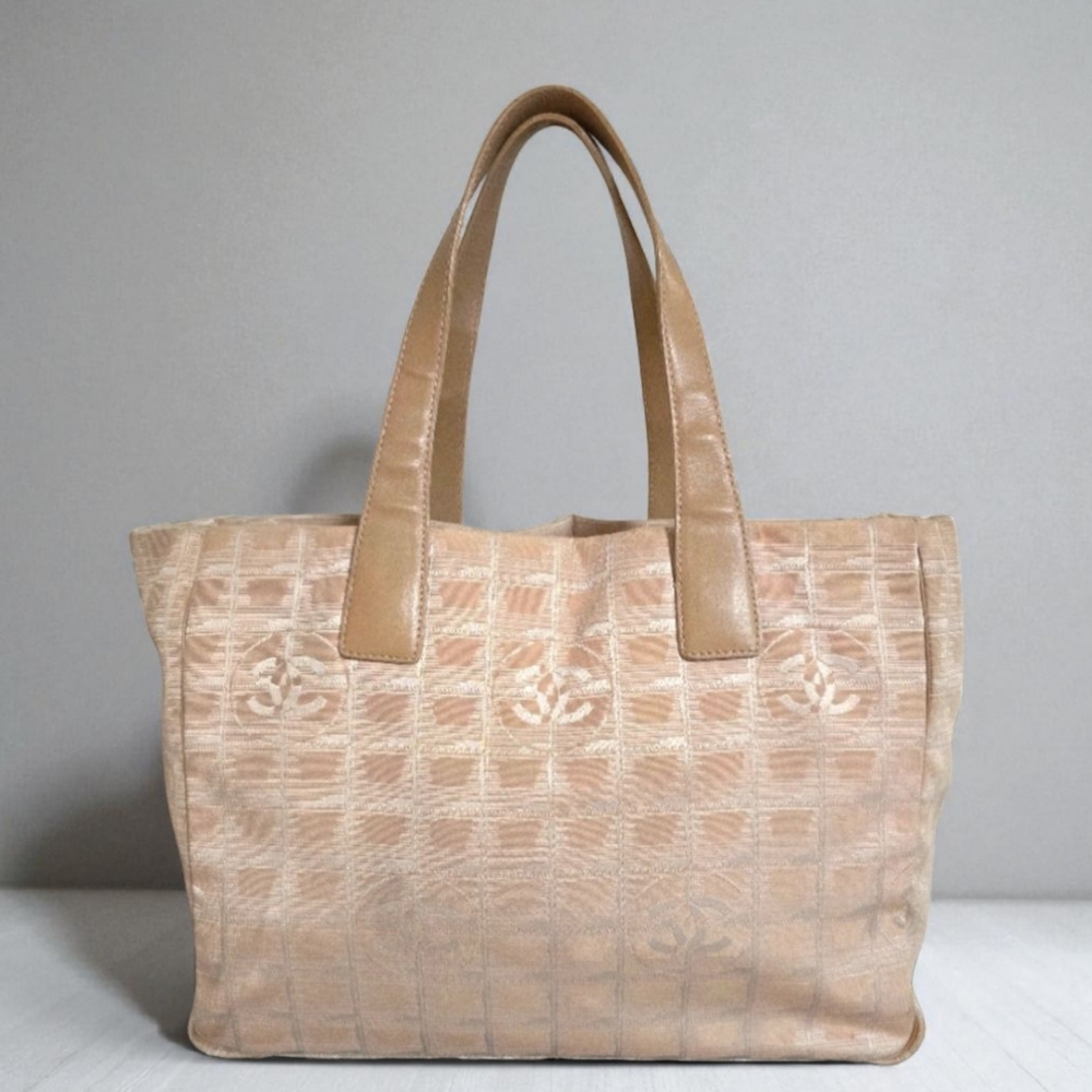 CHANEL Travel Ligne Tote